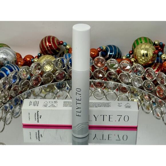 FLYTE 70 The Fundamental Mascara Under Pressure Black 0.35 fl oz New In Box - Picture 2 of 4